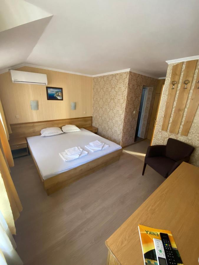 Еника Hotel Варна Екстериор снимка